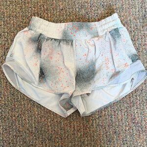 lululemon Hotty Hot Short la 2.5 inch